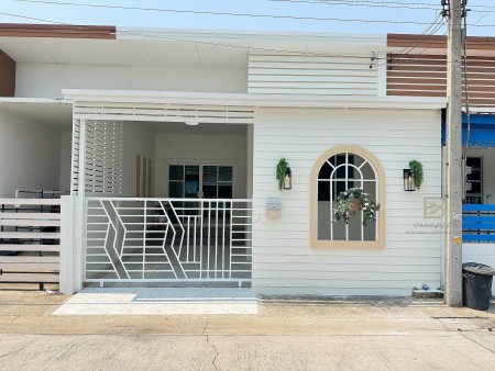 118/297 หมู่บ้านเดอะ Miracle ซอย6 ต.ท่าทราย อ.เมือง จ.สมุทรสาคร
